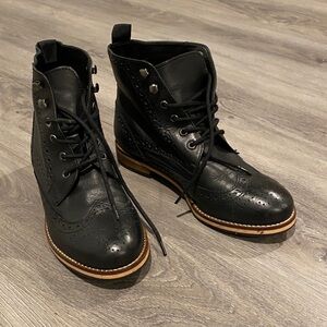 Like New Womens Asos Black Wingtip Boots